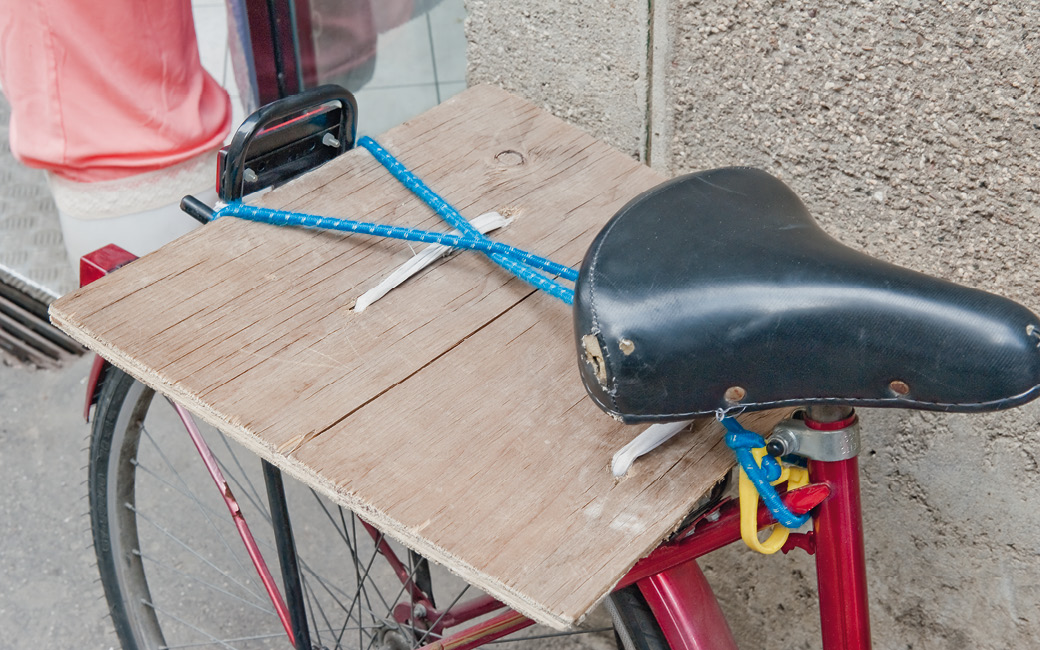 Planks on Bikes, Foto Jo Zarth in Chinatown Milano